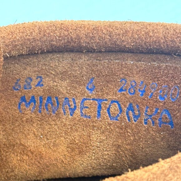 MINNETONKA Classic Fringe Lace Up Ankle Hardsole Moccasin Boots Womens 6 Brown - Picture 8 of 8